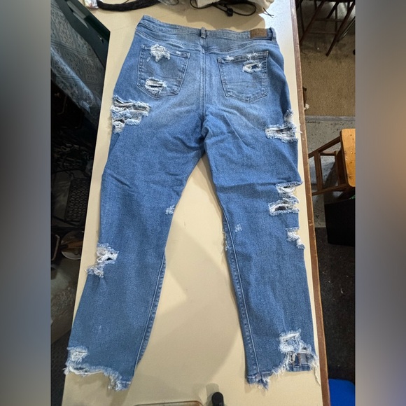 American Eagle High Rise Stretch Jean - Picture 2 of 3